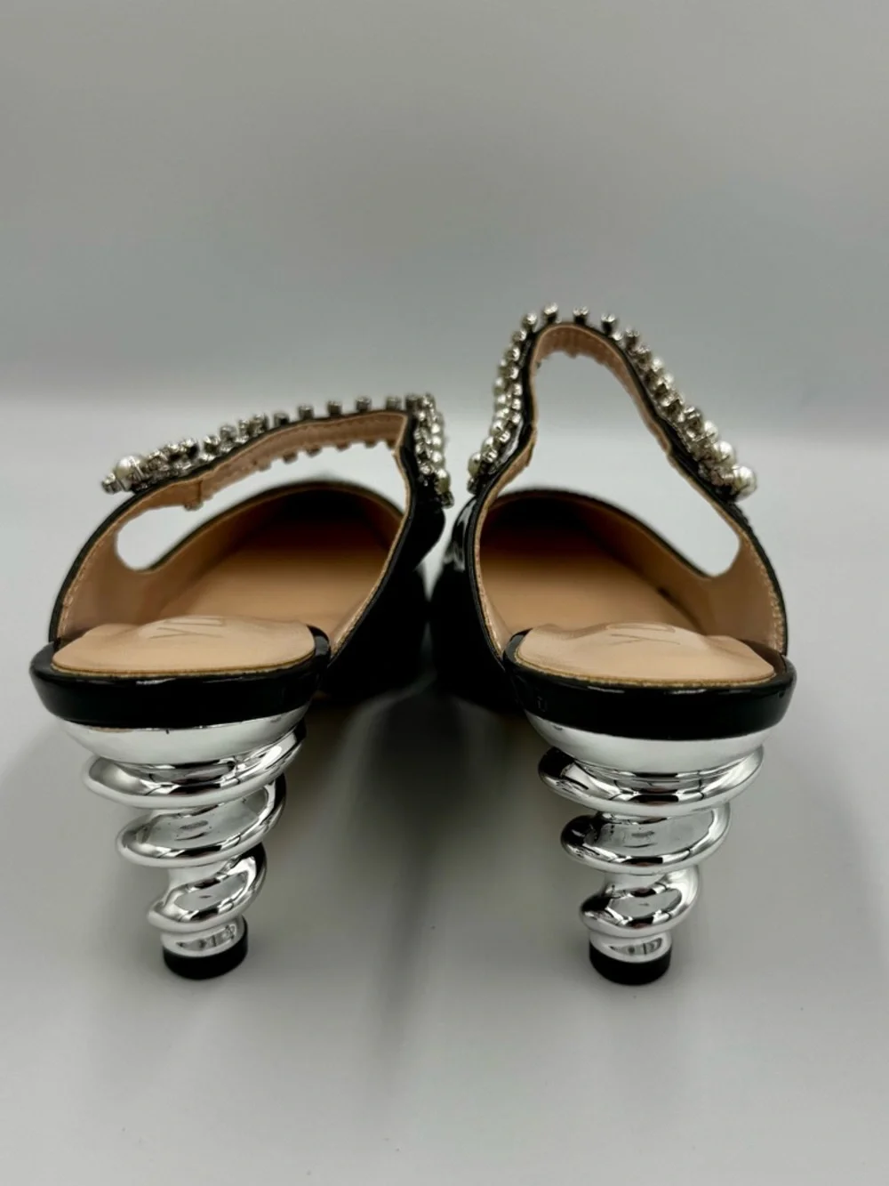 YDN Black Patent Leather Pearl Embellished Mules Spiral Sculptural Heel Size 9
